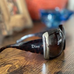 (SOLD)… DIOR CHRISTIAN DIOR Sonnenbrille
DIORISSIMA VO8SH 58-18 Deluxe